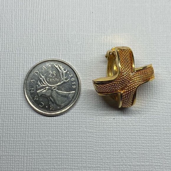 Vintage Gold Tone X Clip On Earrings - Picture 5 of 5